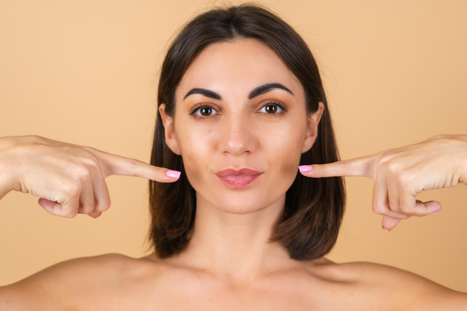Read more about the article עיבוי שפתיים ללא מזרק נחשב בטוח? התשובות יפתיעו אתכם